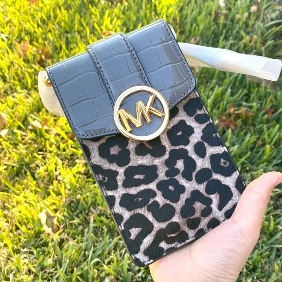 新作★MICHAEL KORS★CARMEN SM NS PHONE XBODY MICHAEL KORS Leather Handbag Purse, Carmen Small Logo